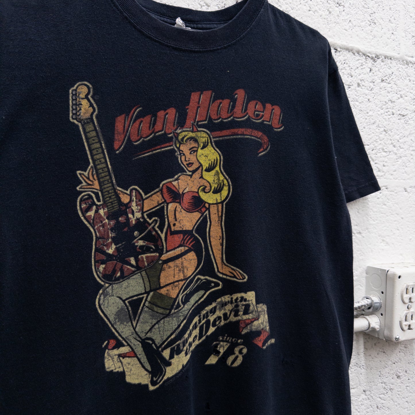 Vintage 2000s Van Halen World Tour Distressed Tee - M
