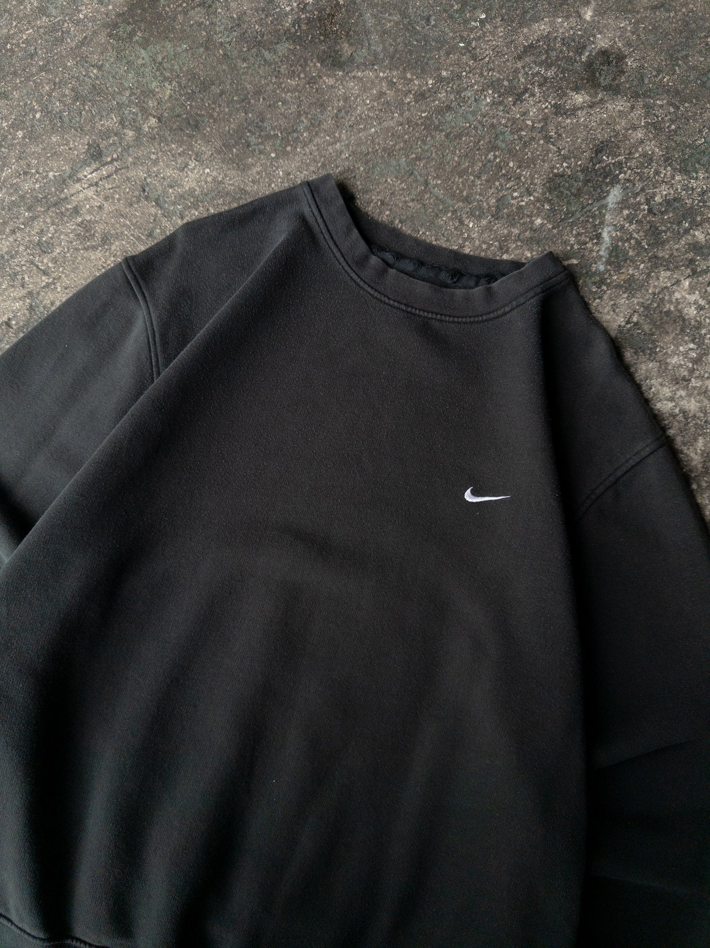 Vintage 2000s Nike Black Crewneck - Large