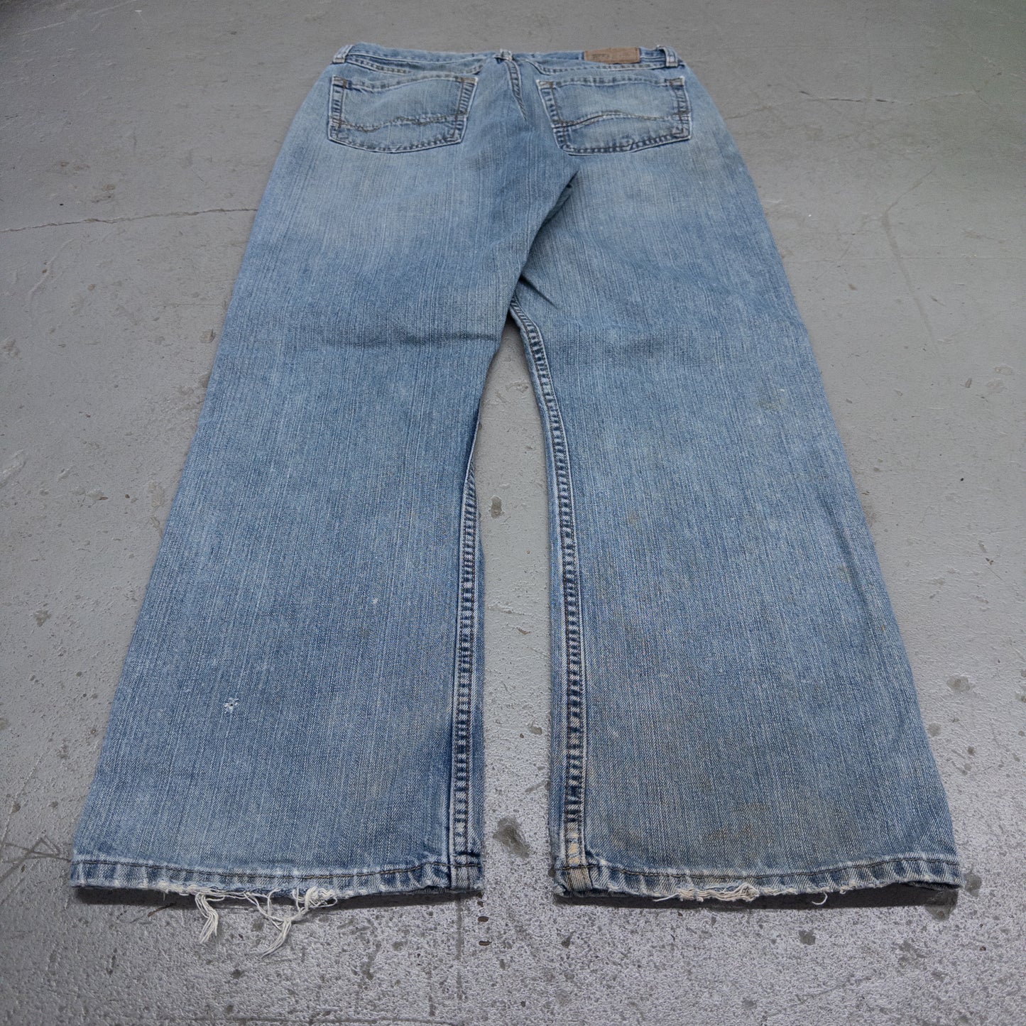 Vintage 2000s Wrangler Boot Cut Distressed Mens Jeans - 33x32