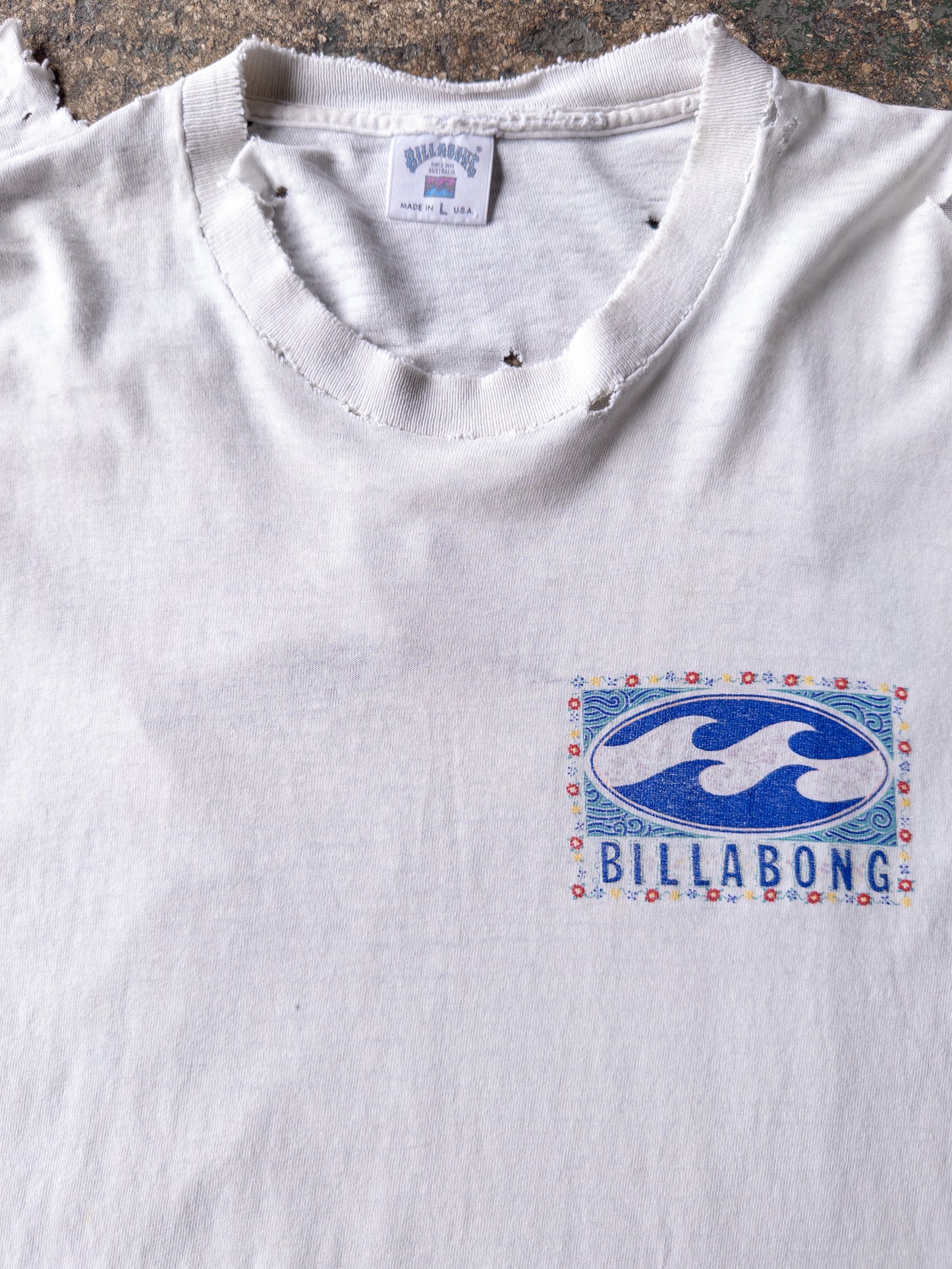Vintage 90s Billabong Thrashed Surf Tee. - Large