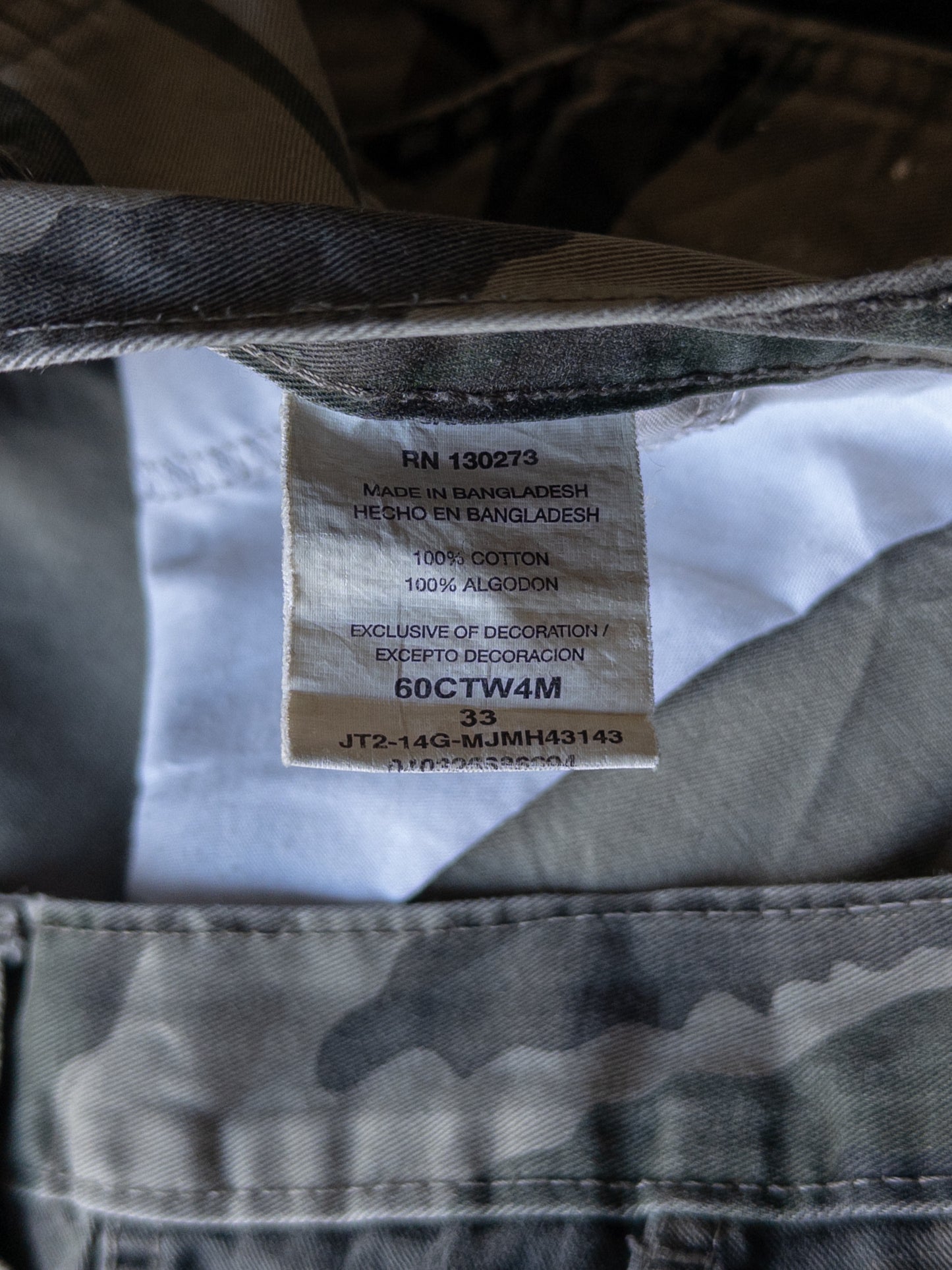 Vintage 2000s Wrangler Paint Thrashed Camo Shorts - 33