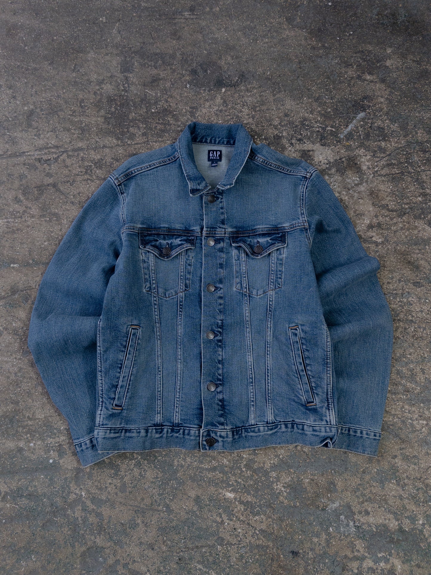 Vintage 2000s Gap Denim Trucker Jacket - Medium