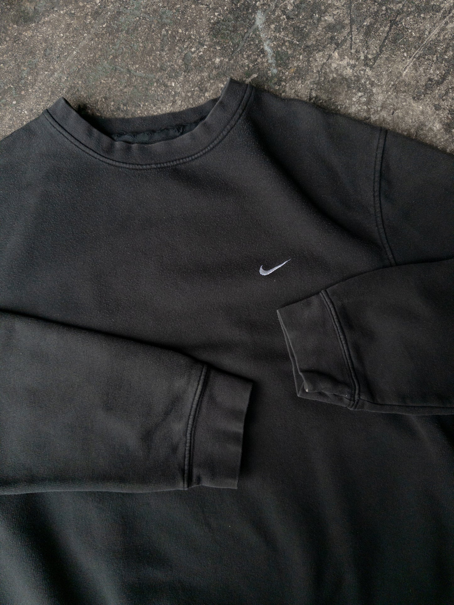 Vintage 2000s Nike Black Crewneck - Large